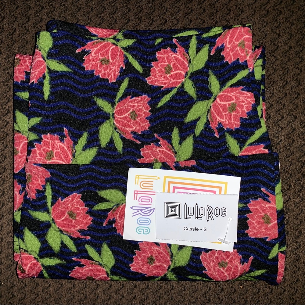 Small LuLaRoe Cassie
